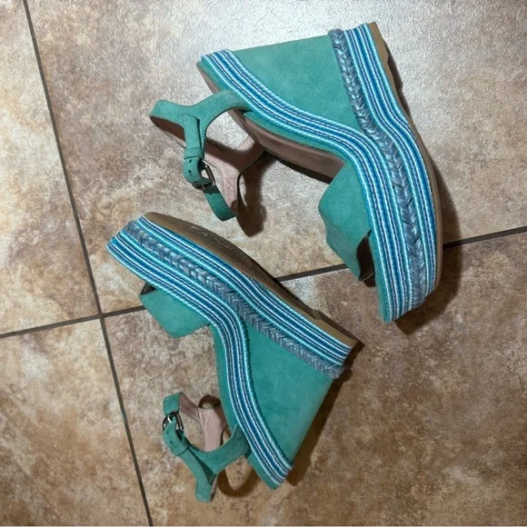 Stuart Weitzman Island suede wedge sandals - Size 9 - Picture 5 of 8